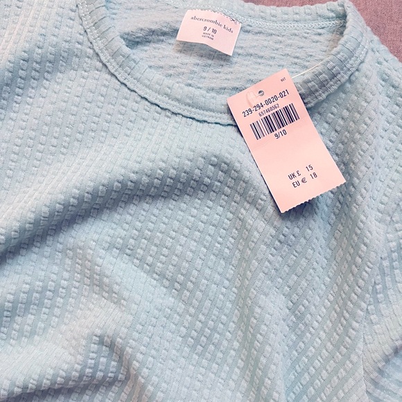 NWT Abercrombie Kids Girls Side Ruched Slash Tee - Picture 2 of 2